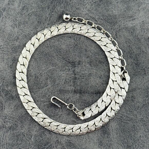 Vintage Signed Trifari Silver-Tone Herringbone Chain Collar Choker Necklace 14" - Picture 2 of 8